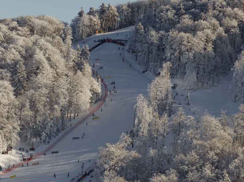 Crveni spust zatvoren za skijanje